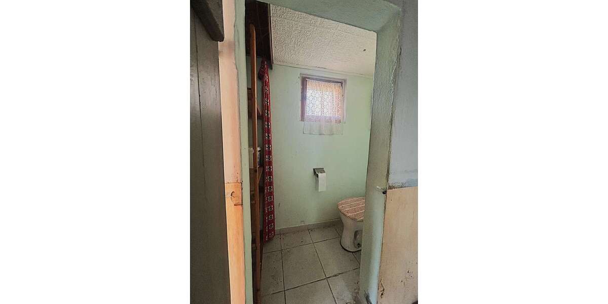 separates WC